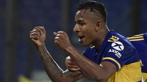 Villa, desafiante en su llegada: "Riquelme no me atiende el teléfono"