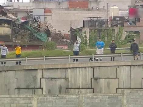 Riquelme le regaló su barbijo al hincha que fue a alentar a la Reserva ante Huracán