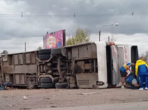Tragedia en Ruta 7: volcó un micro con hinchas de Boca y falleció una mujer