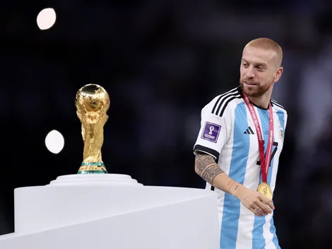 Festejo de Primera: el vaso que utilizó el "Papu" Gómez para brindar con la gente durante la caravana del campeón