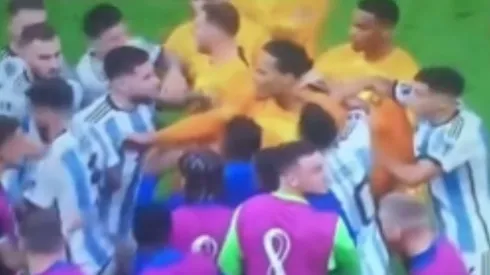 VIDEO | "Maradoneano": apareció una imagen inédita donde Messi agarra del cuello a Van Dijk