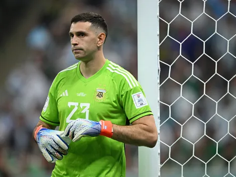 Celeste y blanco: el llamativo look del "Dibu" Martínez en la previa del partido contra Australia