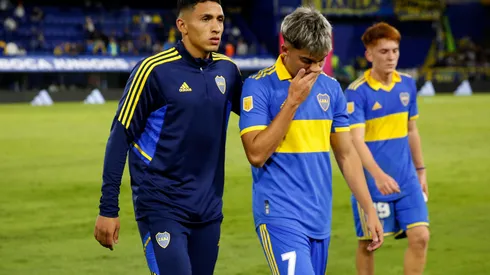 La postura de Almirón con Zeballos. Foto: prensa CABJ