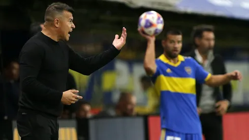 Almirón dando indicaciones. Foto: Getty.