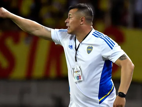 ¿Una señal? El "ajuste" defensivo de Almirón durante el partido que puede adelantar cambios