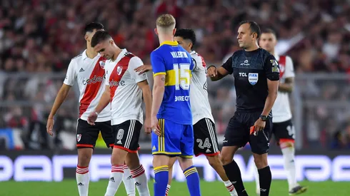 Herrera y un arbitraje polémico en el Boca-River (Getty)