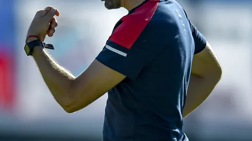 SARANDI, ARGENTINA - MARCH 18: Diego Martinez coach of Tigre gives instructions to his players during a match between Arsenal and Tigre as part of Liga Profesional 2023 at Julio Humberto Grondona Stadium on March 18, 2023 in Sarandi, Argentina. (Photo by Marcelo Endelli/Getty Images)