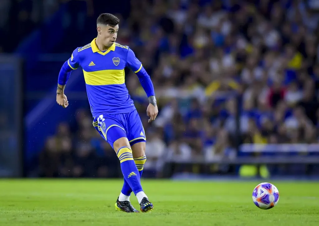BUENOS AIRES, ARGENTINA – APRIL 29:  Martin Payero of Boca Juniors kicks the ball during a Liga Profesional 2023 match between Boca Juniors and Racing Club at Estadio Alberto J. Armando on April 29, 2023 in Buenos Aires, Argentina. (Photo by Marcelo Endelli/Getty Images)