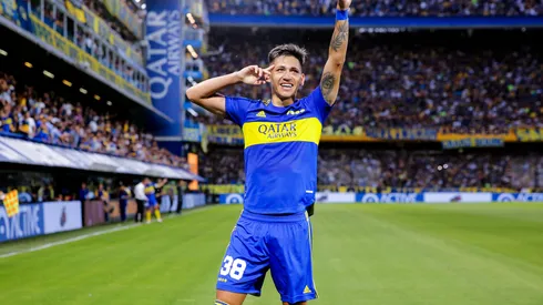 BUENOS AIRES, ARGENTINA - NOVEMBER 20: Luis Vazquez of Boca Juniors celebrates after scoring during a match between Boca Juniors and Sarmiento as part of Torneo Liga Profesional 2021 at Estadio Alberto J. Armando on November 20, 2021 in Buenos Aires, Argentina. (Photo by Daniel Jayo/Getty Images)