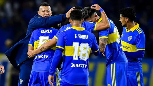 Jorge Almirón sigue buscando reemplazar la vacante que dejó el volante (Getty)