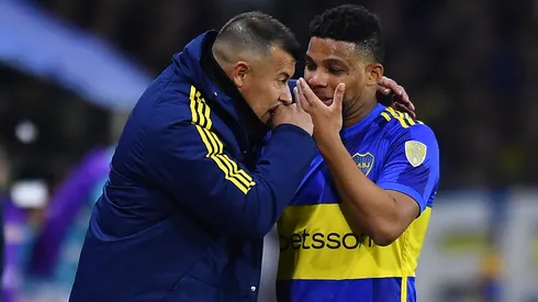 Almirón charla con Fabra. Foto: Getty