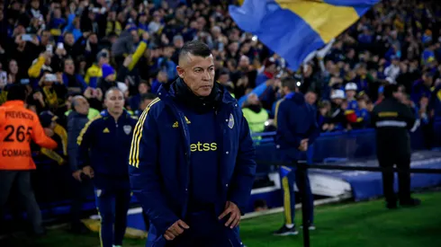 La postura de Almirón para el puesto de volante central. (Getty)