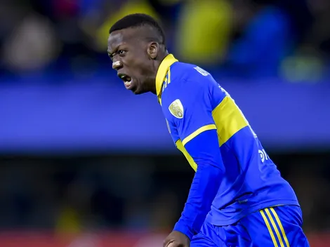 La postura de Almirón sobre el rol de Advíncula en Boca: "Dejó de ser..."