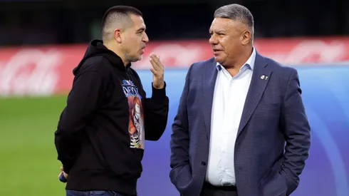 Juan Román Riquelme junto a Claudio Tapia