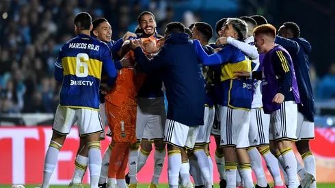 Almirón aguarda por tres futbolistas. (Getty)