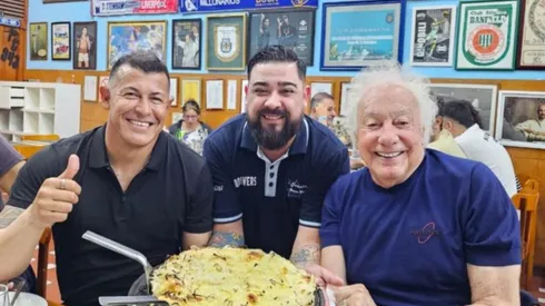 El mozo y un pedido especial a Almirón: la Copa Libertadores. Foto: Captura