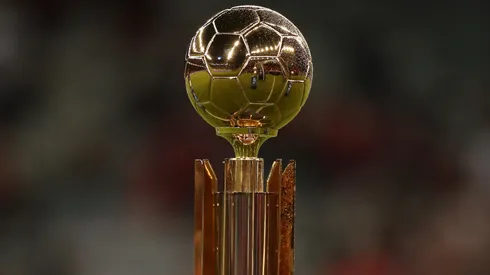 El trofeo de la Recopa (Getty)