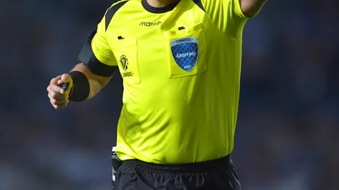 Tres árbitros entre los candidatos para la final entre Boca y Fluminense. Foto: Getty