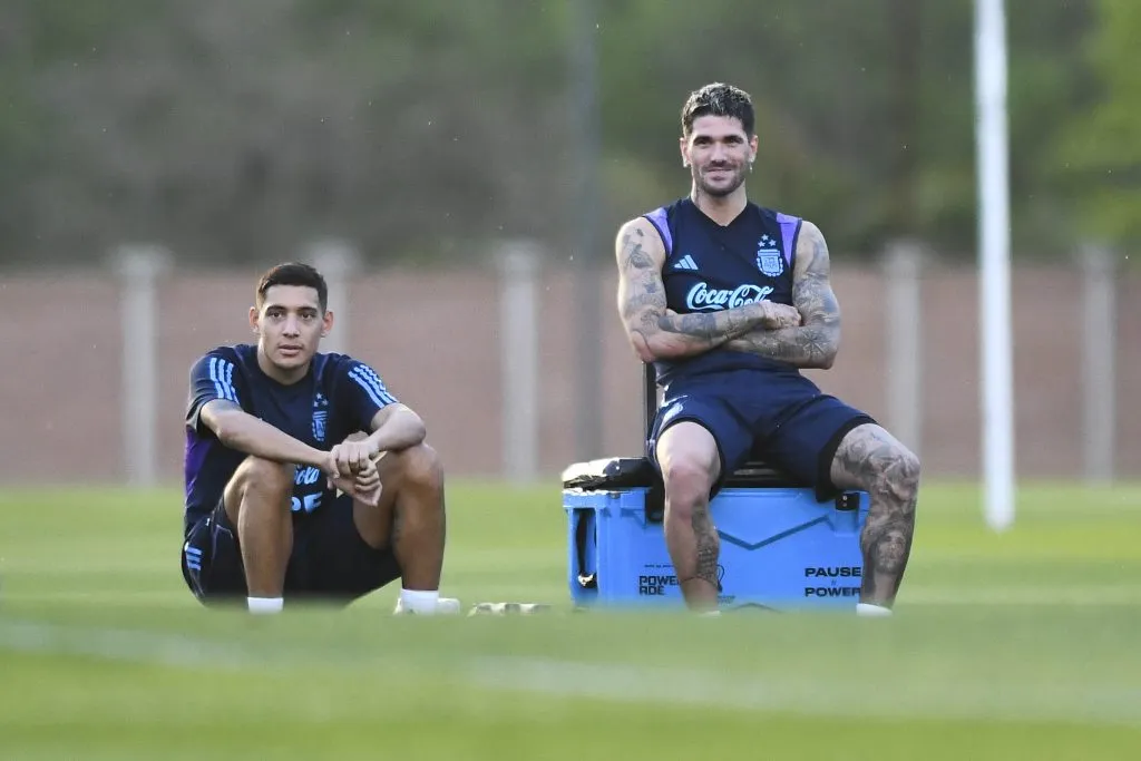 Nahuel Molina junto a Rodrigo de Paul en la práctica de la Selección Argentina (Getty)