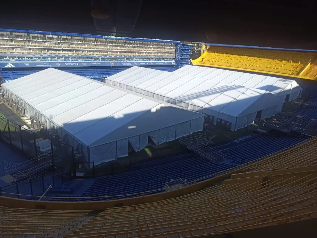 Las carpas ya están colocadas en el campo de juego (Prensa CABJ)