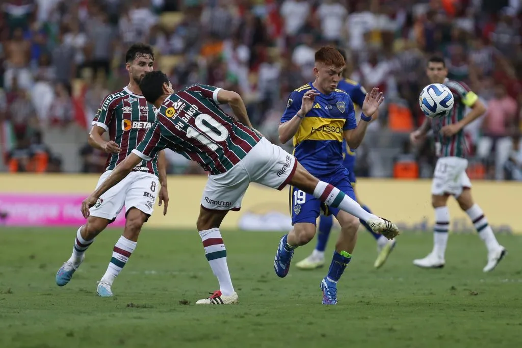 Ganso, contra Barco. (Getty)