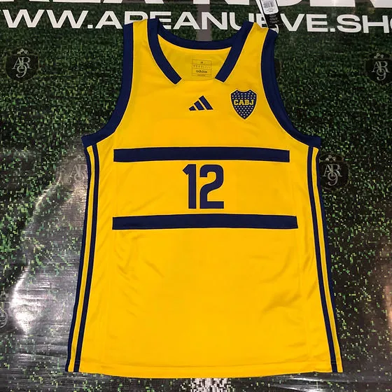 El frente de la camiseta alternativa de Boca Básquet. Foto: Área Nueve.