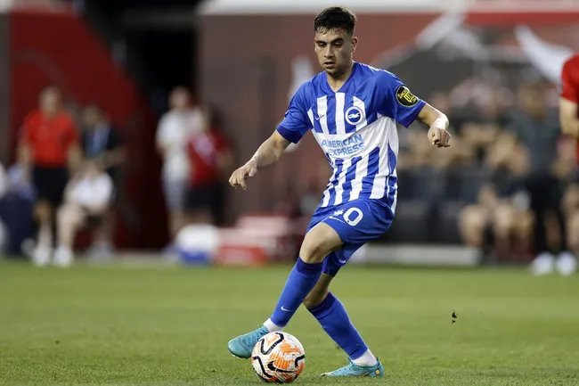 “Puede venir acá y va a jugar”: Buonanotte habló sobre la chance de Barco a Brighton. Foto: Getty