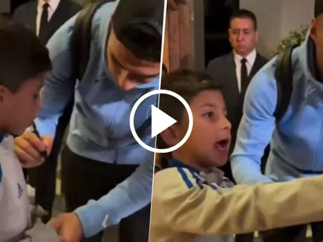 VIDEO | Luis Suárez quiso autografiar una campera de Boca pero el nene no lo dejó