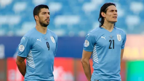 Luis Suárez apoyó a Edinson Cavani. (Getty)
