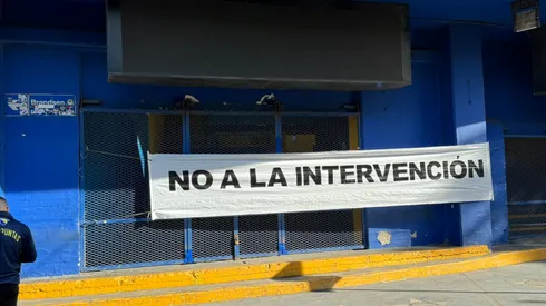 Los nuevos pasacalles en la calle Brandsen (Foto: @Tato_Aguilera)