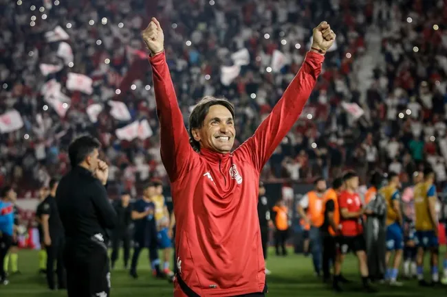 Martínez, el DT. Foto: prensa Huracán.