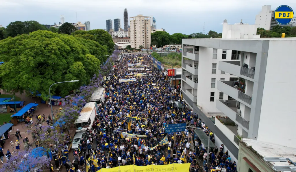 Los hinchas de Boca coparon el Parque Lezama (Planeta Boca)