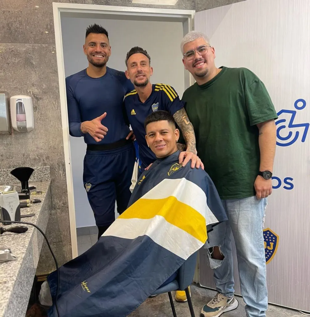 Romero, Rojo, Nino y otro de los peluqueros del plantel.