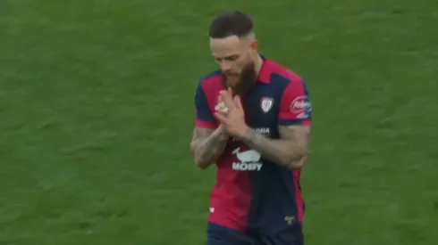 El gesto de los hinchas de Cagliari para Nández. Foto: Captura