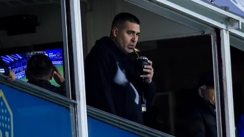 Román y el mate, un clásico ritual en su palco cada vez que juega Boca. (Getty)