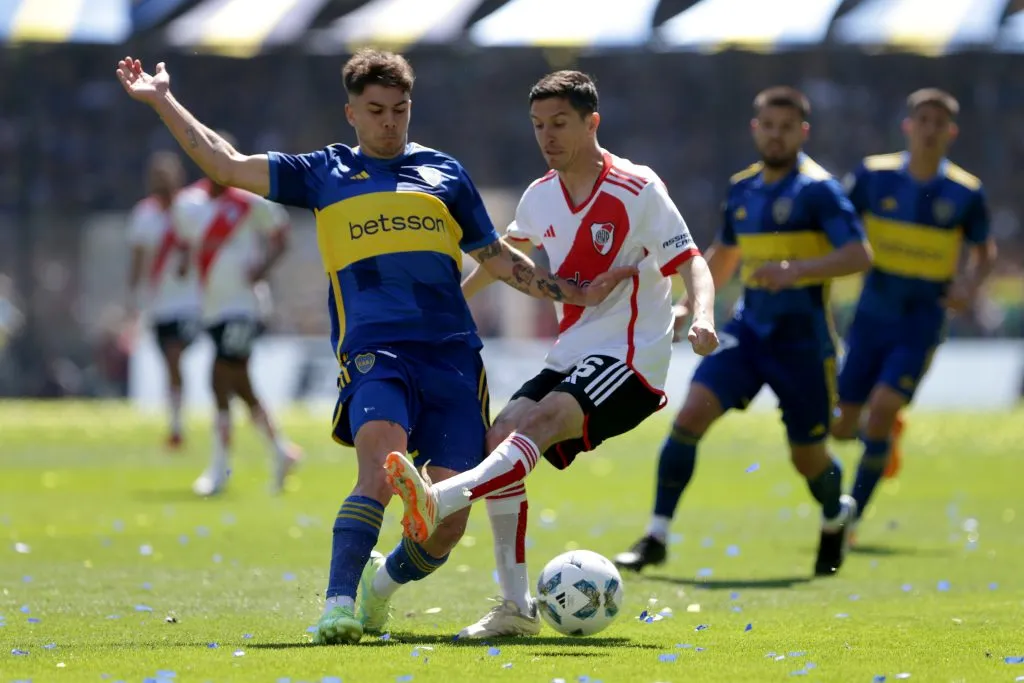 Lucas Blondel vs. River como volante por la derecha (Getty Images)