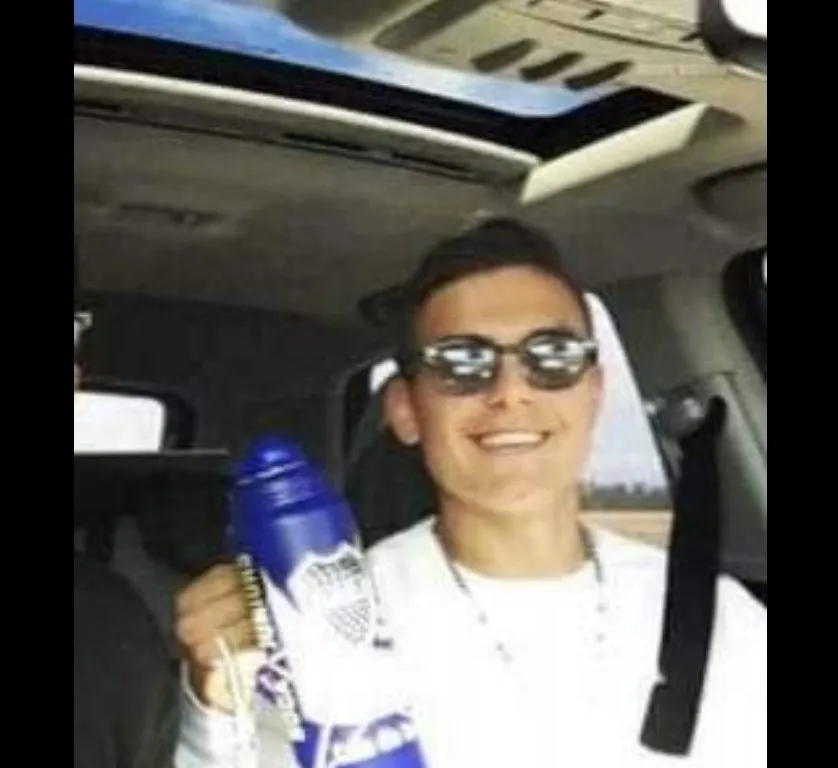 Dybala con el termo de Boca.