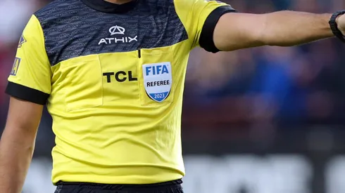 Dos árbitros son candidatos a dirigir el Superclásico. Foto: Getty