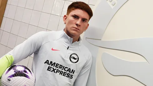 Barco ya eligió el número de camiseta que utilizará en su nuevo club. Foto: Brighton Oficial
