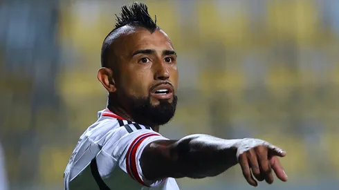Vidal le mete presión a Palacios. (Getty)
