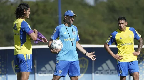 Martinez define el equipo vs. Potosí. Foto: Prensa Boca.