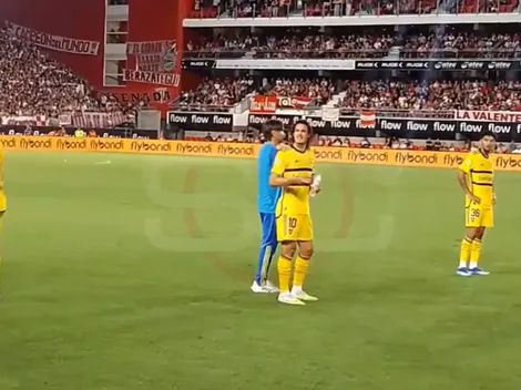 VIDEO | El gesto de Cavani a los hinchas de Estudiantes que generó confusión y polémica