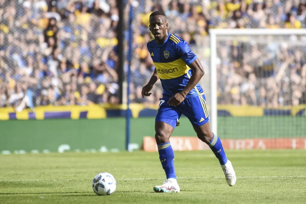 Vuelve Luis Advíncula. (IMAGO=