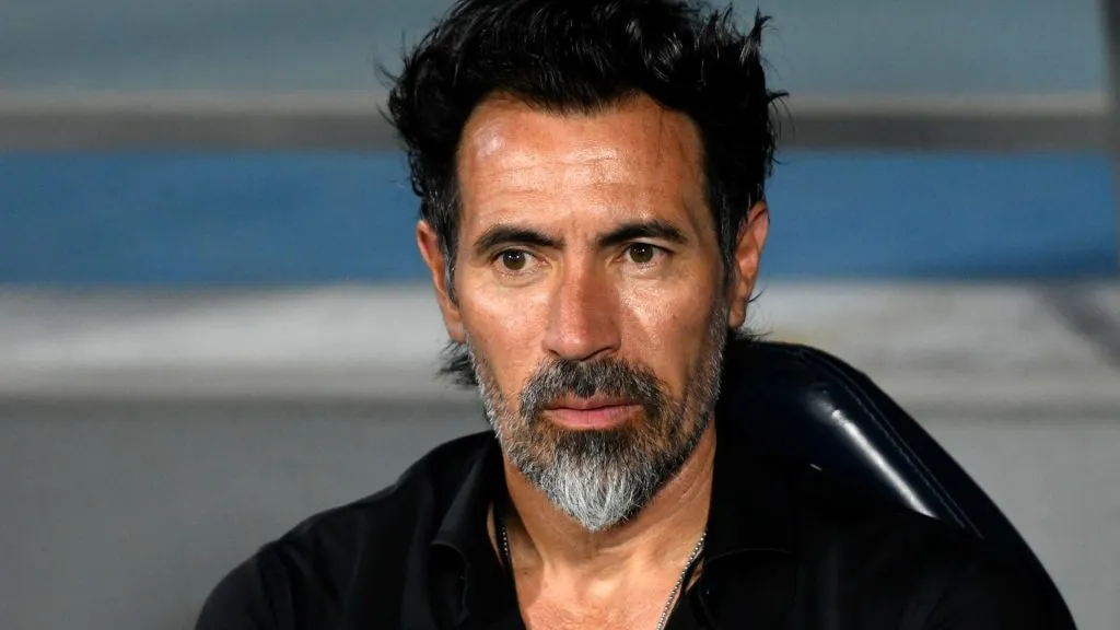 Eduardo Domínguez piensa en el equipo para recibir a Boca. (Getty)