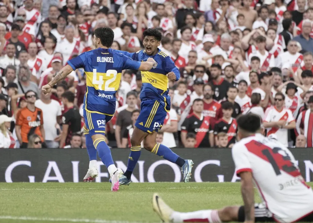 Medina y Lucas Blondel en Boca vs. River (Imago)