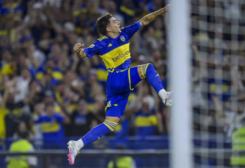 Blondel celebra su golazo de cara a la hinchada de Boca. Foto: Getty
