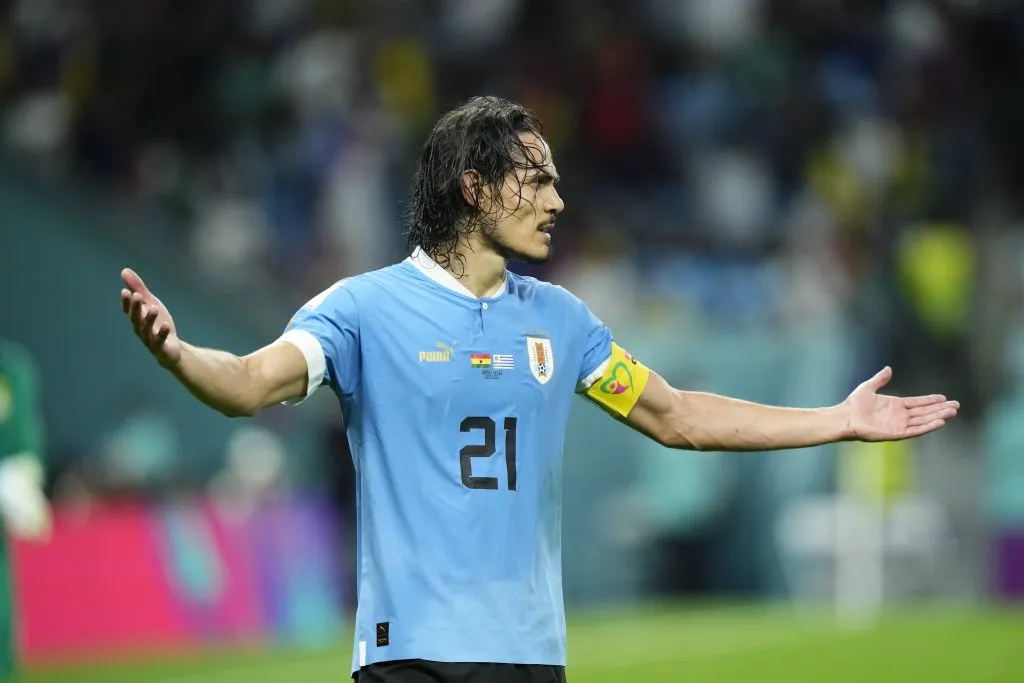 Cavani, con la cinta de capitán en Uruguay. Foto: Imago