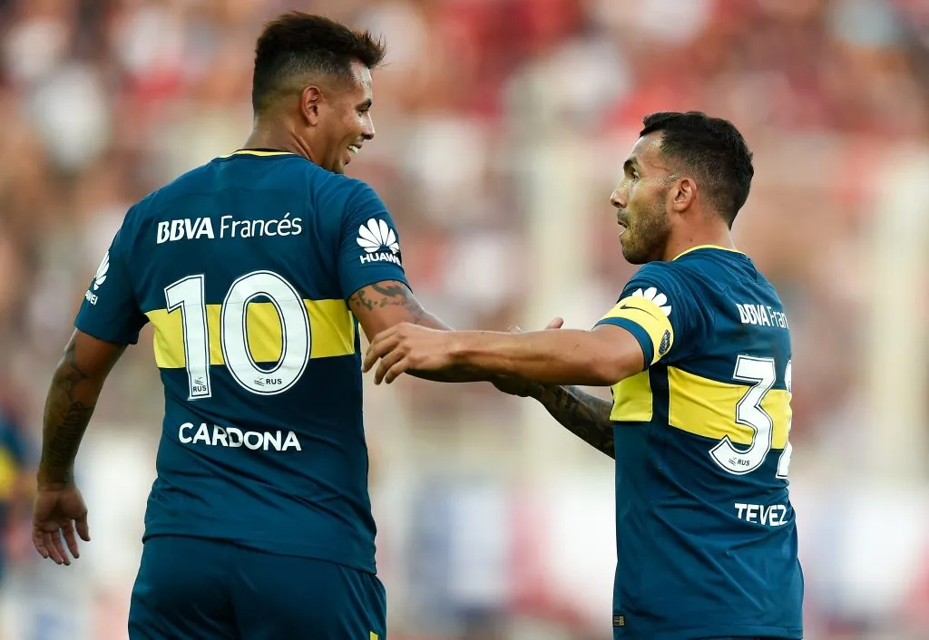 Cardona junto a Tevez. Foto: Getty
