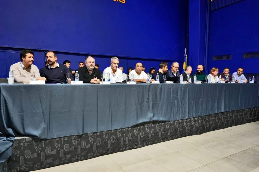 La reunión de la Asamblea situada en el Salón Filiberto.