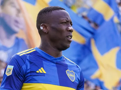 ¿Por qué Advíncula juega con una cinta en la nariz?